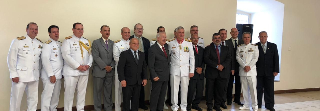 Praticagem prestigia transmissão de cargo na DHN