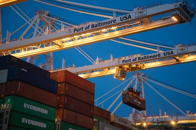 Balança comercial tem saldo de US$ 1,040 bilhão em março com alta nas exportações e importações