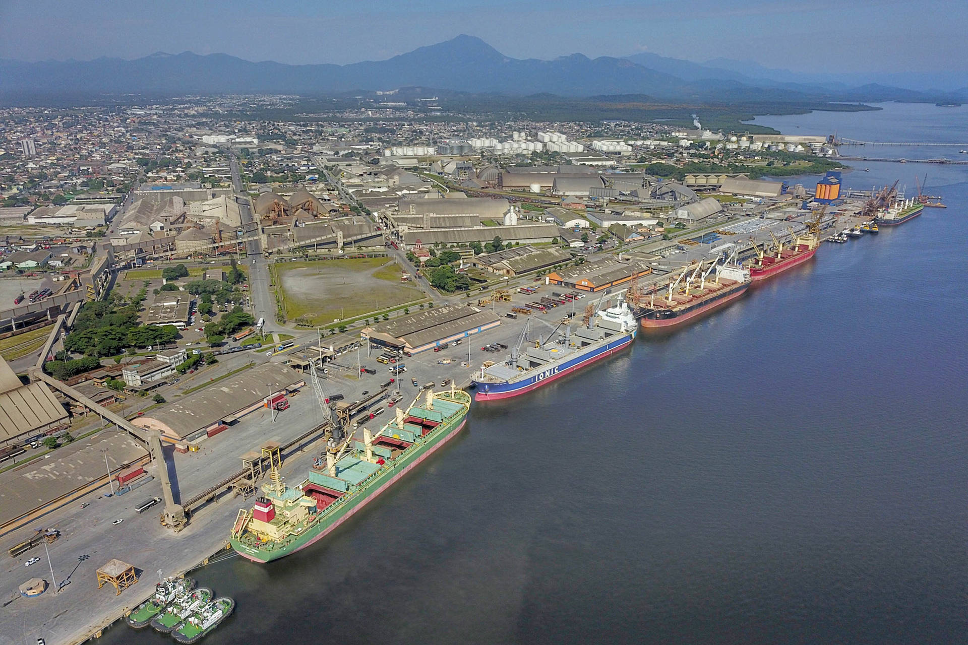 Porto de Paranaguá faz 85 anos com evolução na movimentação