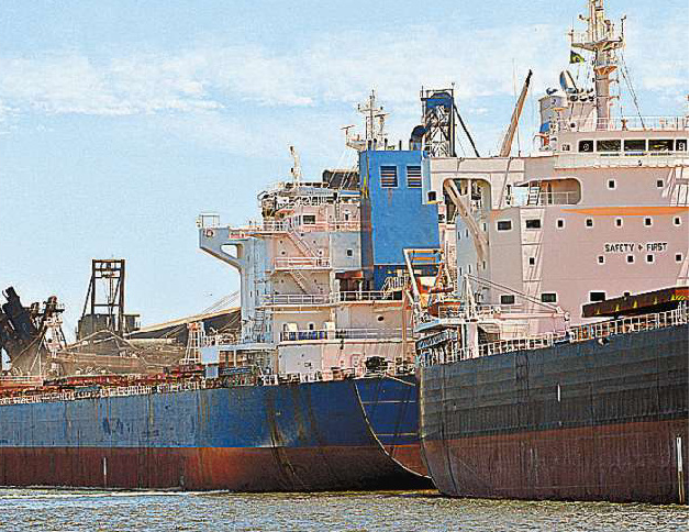 Abastecimento de navios está 'praticamente normal', diz Sindamar
