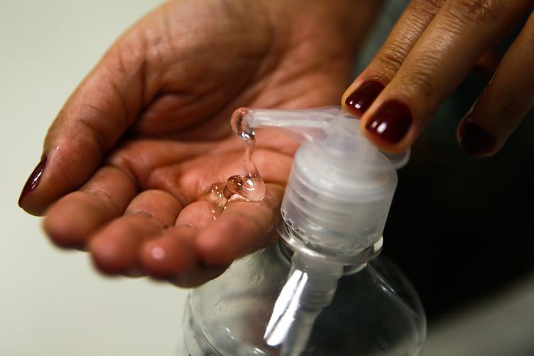 Usinas vão doar álcool em gel