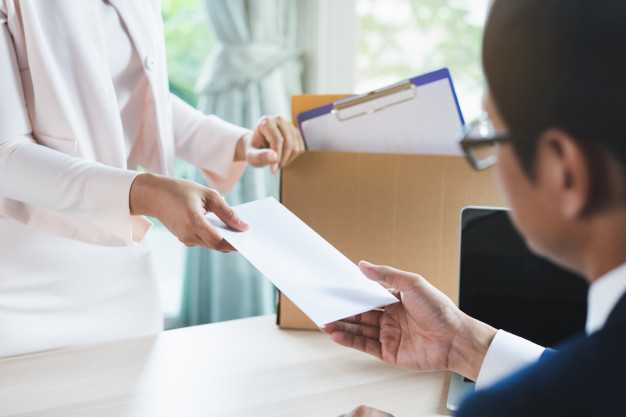 Funcionários com mais de 75 anos são demitidos