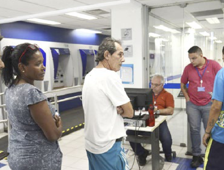 Prazo para saque imediato de até R$ 998 do FGTS acaba hoje