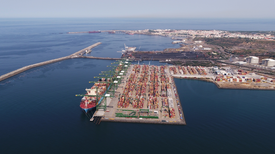 Porto de Sines dá bônus de 300 euros aos trabalhadores