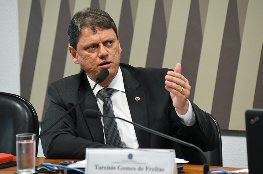Medidas para o setor de transporte serão anunciadas amanhã, diz ministro