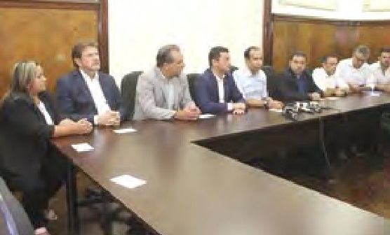 Prefeitos suspendem vinda de veículos turísticos à Região