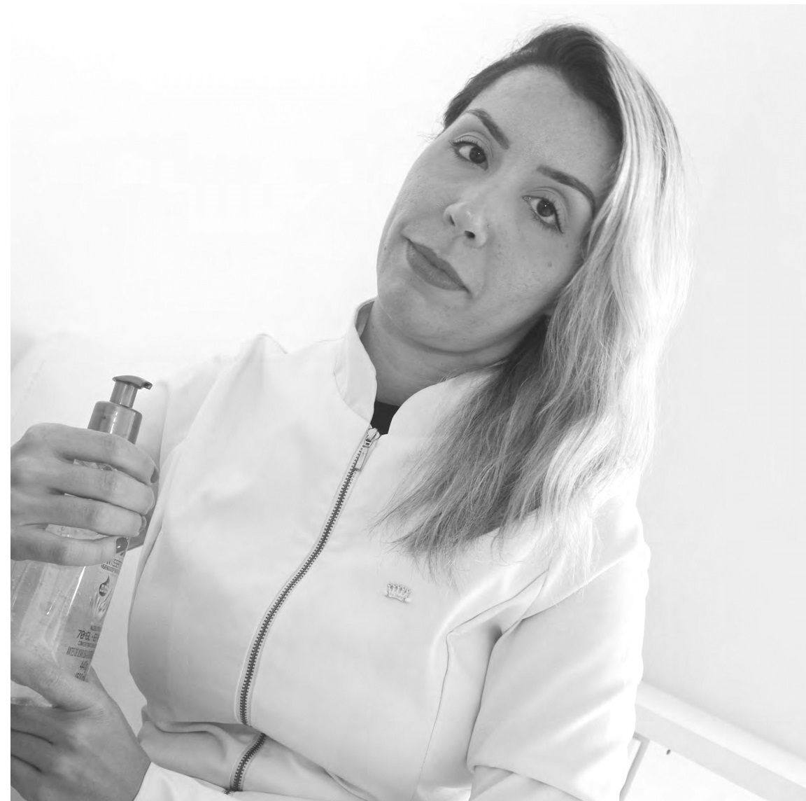 Especialista ensina a economizar álcool gel e afirma: "Solução externa"