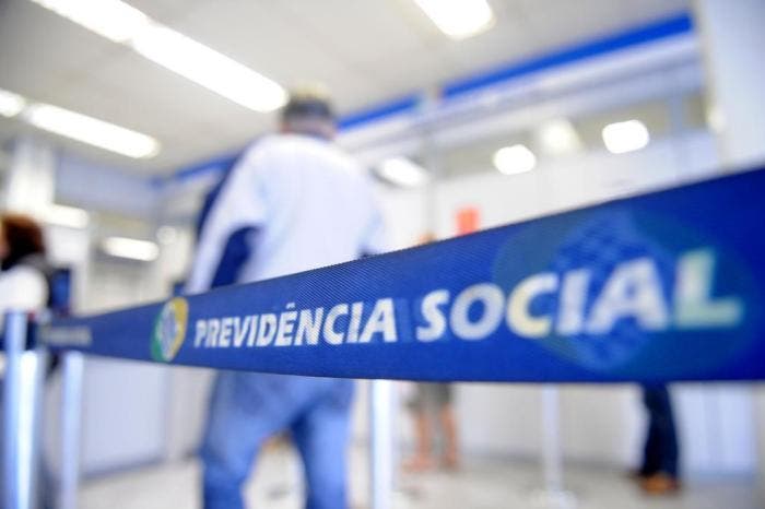 Coronavírus faz INSS antecipar 13º