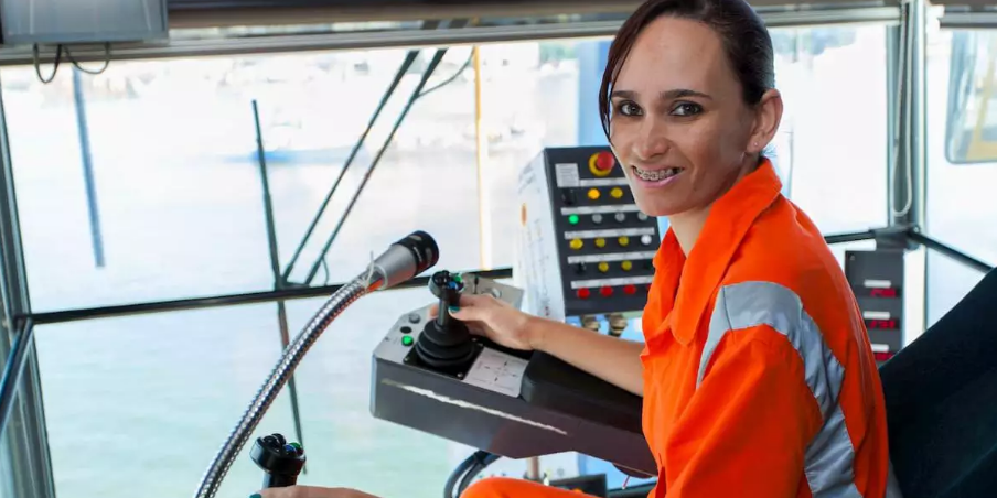 Tecnologia é aliada das mulheres no Porto de Santos