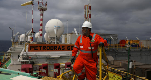 Petrobras adota teste rápido em trabalhadores antes do embarque