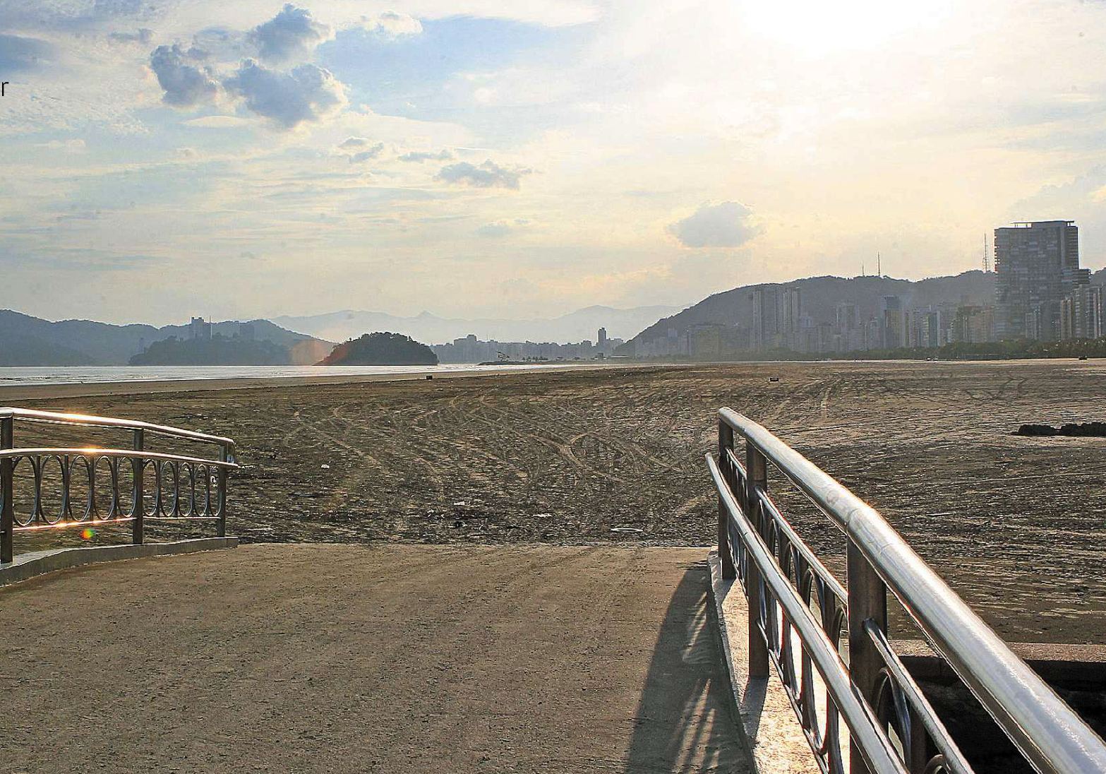 Sem a presença humana, lixo some das praias