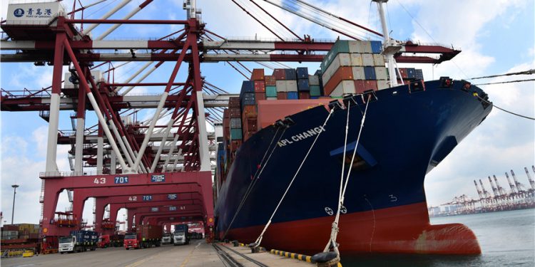 Volume do comércio exterior chinês cai 6,4% no trimestre