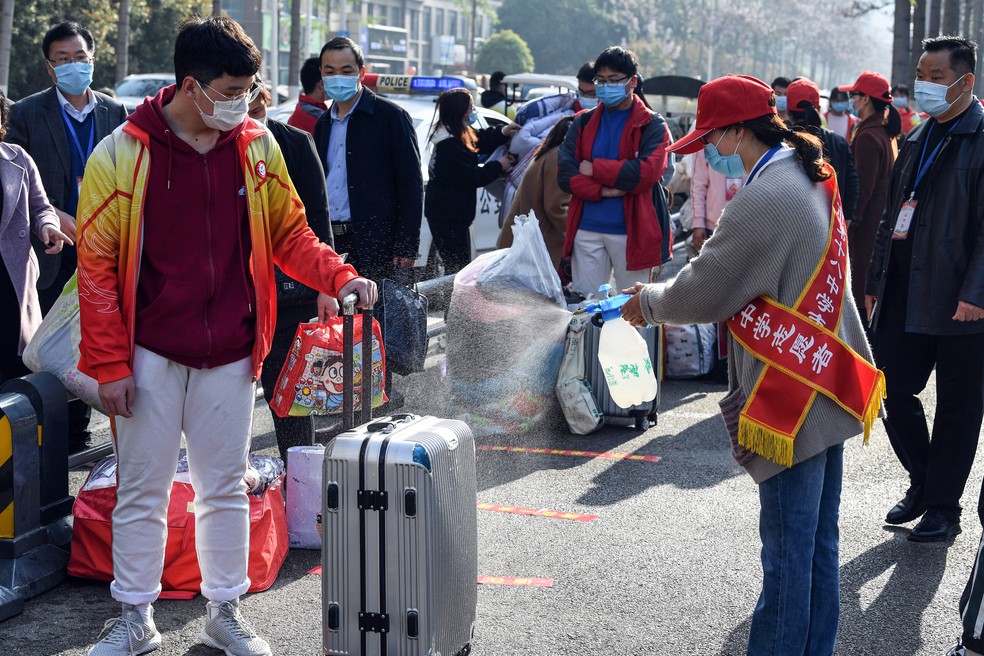 China registra 1º dia sem mortes por coronavírus desde o início da pandemia