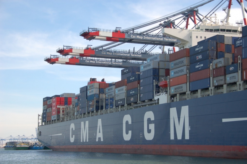 CMA CGM conclui venda de oito terminais