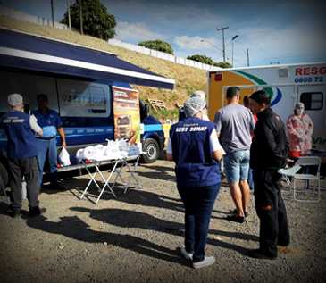 Concessionárias de SP vão distribuir mais de 140 mil alimentações aos caminhoneiros