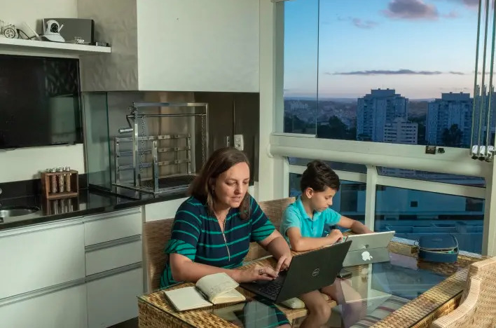 Mulheres contam como é ser CEO em casa ao lado dos filhos