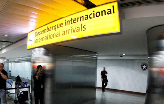 Brasil estende restrição à entrada de estrangeiros