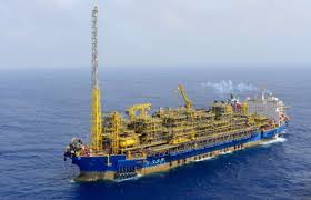 Petrobras descobre óleo na direção de Santos
