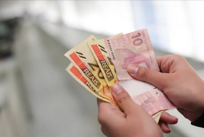 Governo propõe salário mínimo de R$ 1.079 para 2021, sem reajuste acima da inflação