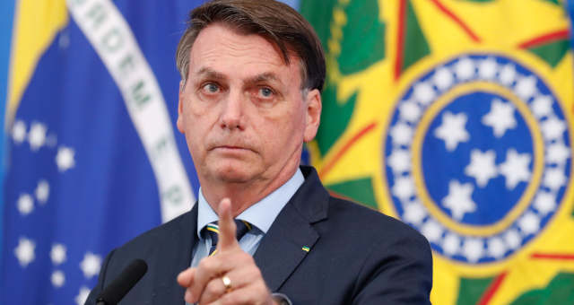 Bolsonaro sanciona lei que proíbe exportação de produtos médicos e EPI