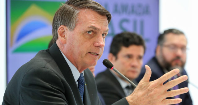 Vírus vai atingir 70% da população, diz Bolsonaro