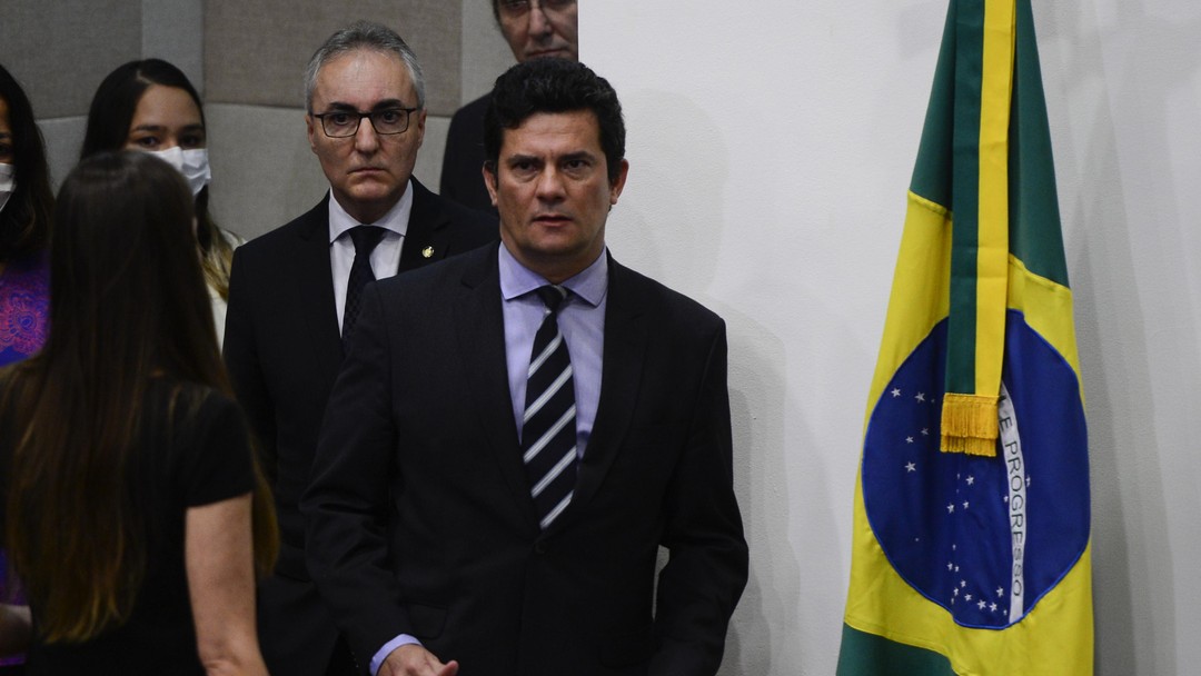 Commodities: "Fator Moro" derruba preços de café e açúcar em Nova York
