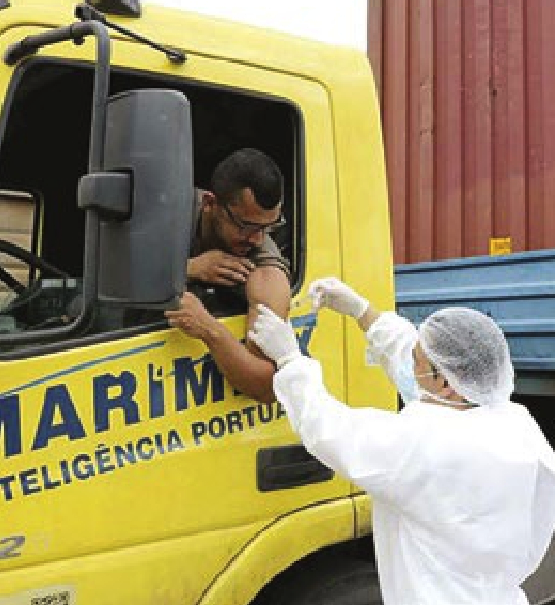 1,7 mil caminhoneiros são vacinados em drive-thru