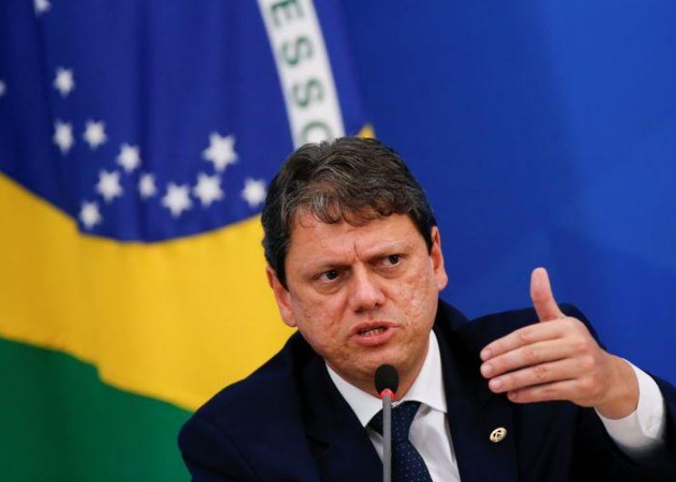 Terminais de celulose do porto de Santos serão leiloados no 2º semestre, diz ministro
