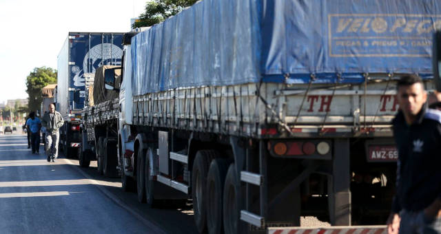 Demanda por transporte rodoviário de cargas no Brasil tem leve melhora, aponta pesquisa