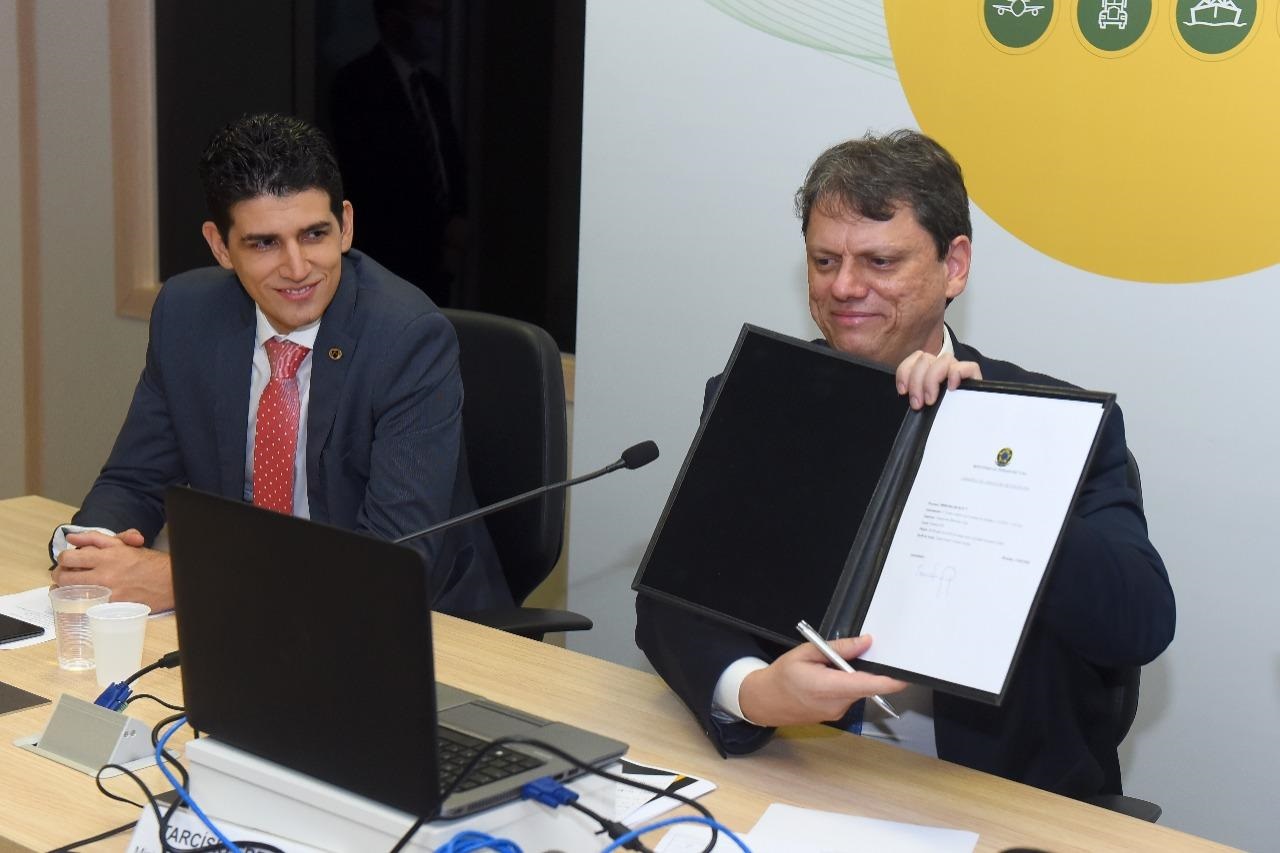 Ministério da Infraestrutura assina oito contratos para exploração de TUPs em todo o país
