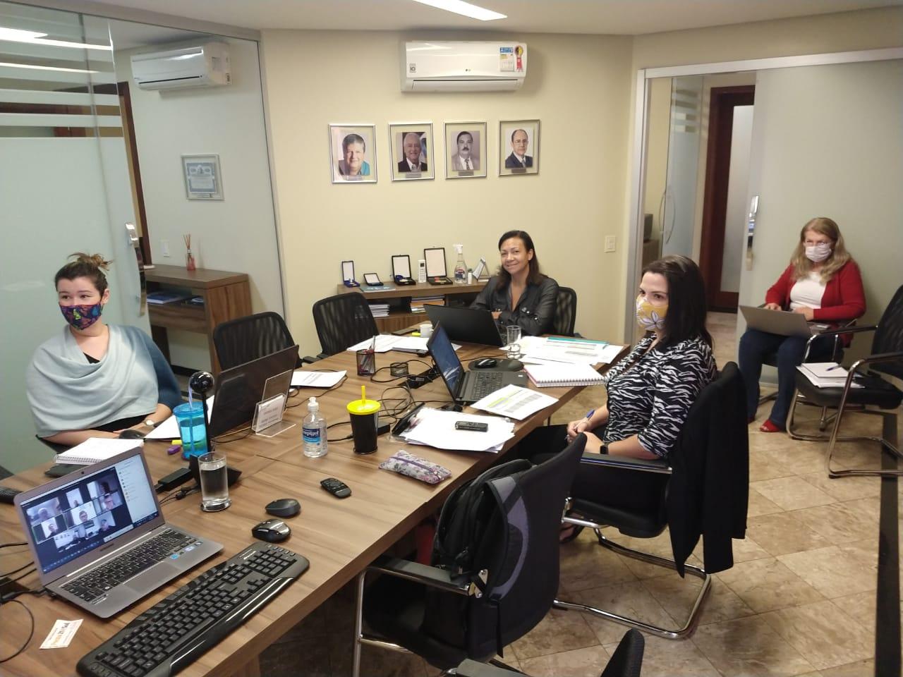 FENOP realiza reunião virtual e com parte da equipe presencial do Conselho de Representantes da FENOP