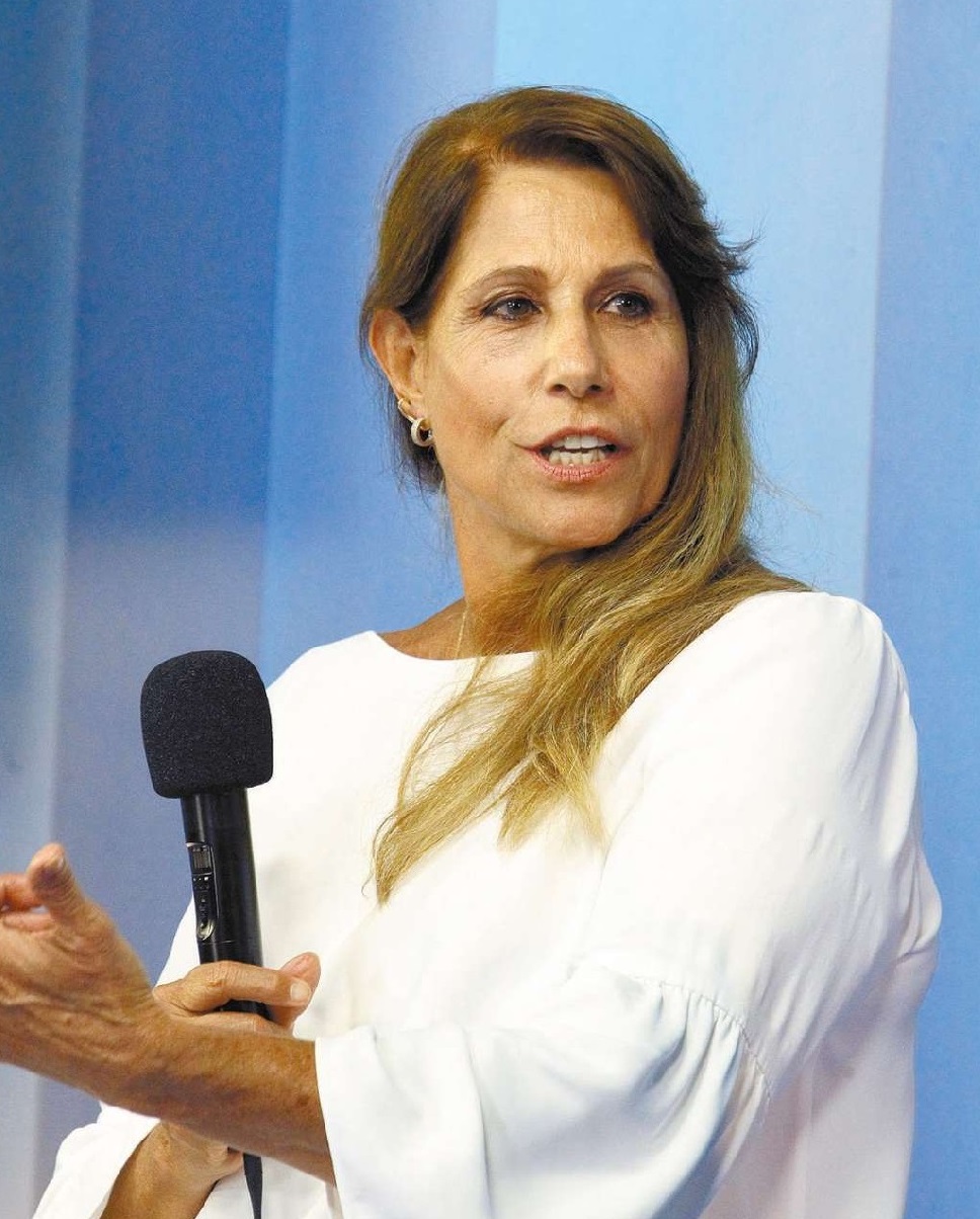 Angêla Cotrofe: "Precisamos ter calma. As crianças ainda estão processando todas as informações"