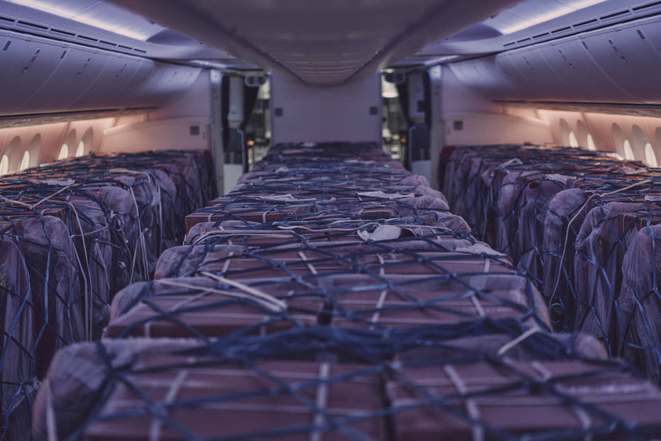 Sem passageiros, companhias aéreas lotam aviões com cargas variadas