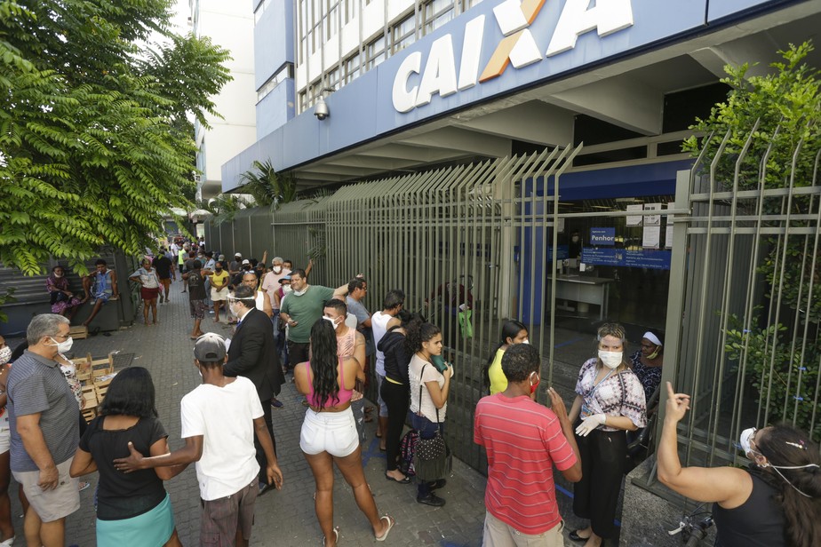 Pagamento de auxílio emergencial ocorrerá normalmente no feriadão em SP, diz Caixa