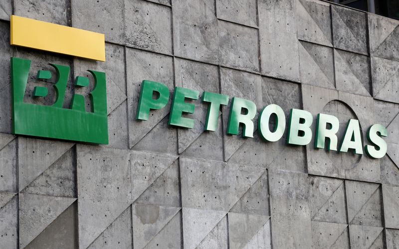 Estatal bate recorde e exporta 1 milhão de barris/dia