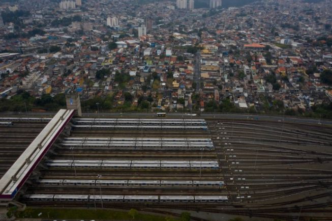 Crise afasta pessoal e Metrô opera sem 1/4 da frota em SP