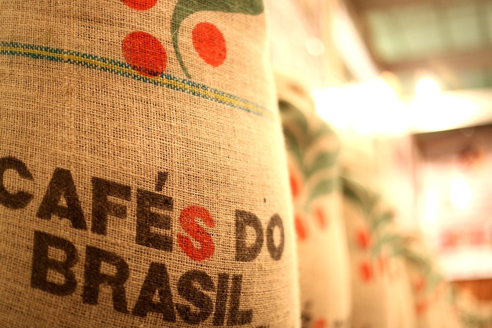 Exportação de café do Brasil avança em abril e quase zera estoques, diz Cecafé