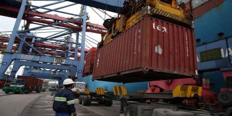 Porto de Santos fica fora da lista dos 15 terminais que serão leiloados este ano pelo Governo