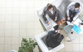 Empresas selecionam talentos