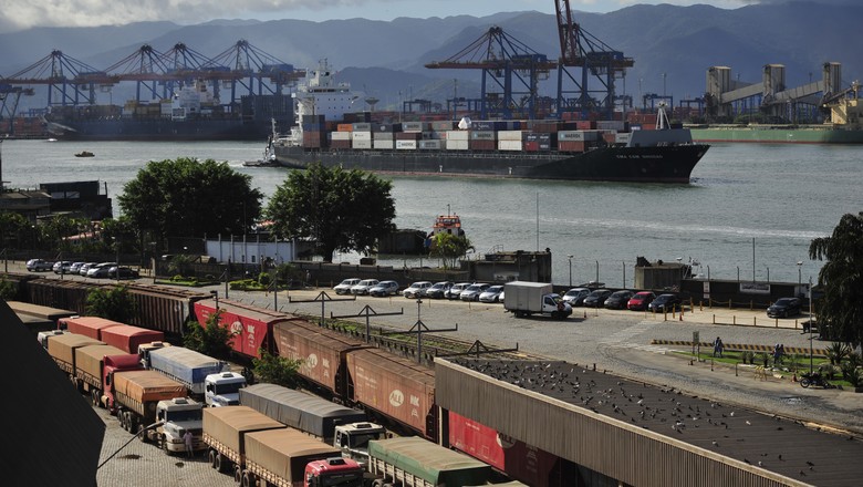 Caminhoneiros pedem congelamento do preço do diesel para cálculo de frete