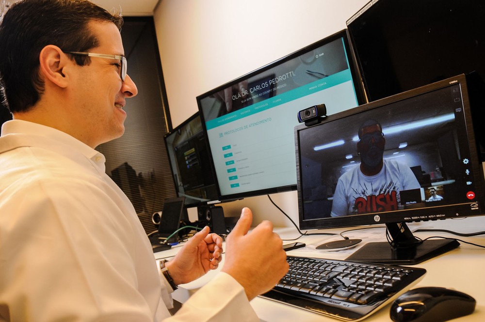 Companhias incluem a telemedicina como benefício para funcionários