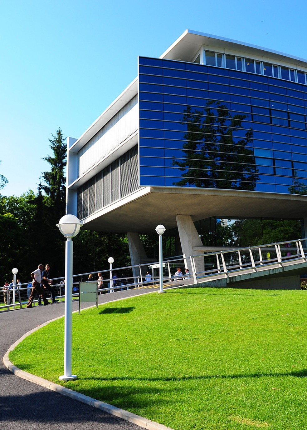 Receita encolhe e escolas repensam programas de educação executiva