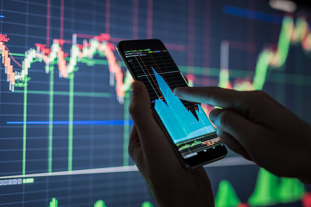 Ações dos exportadores valorizam e seguram bolsa