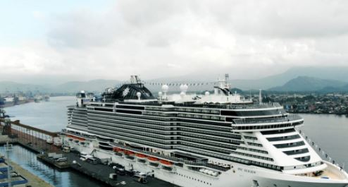 Mais um navio entra em quarentena