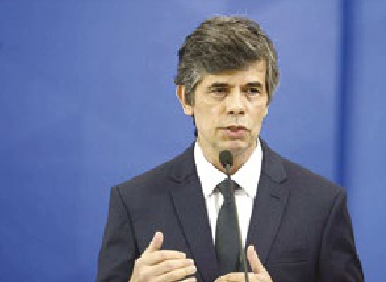 Nelson Teich repete Mandetta ao defender isolamento