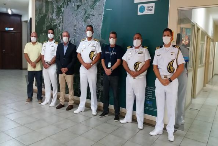 Vice-Almirante da Marinha do Brasil cumpre agenda em Itajaí e participa de encontro com diretoria da Superintendência do Porto de Itajaí