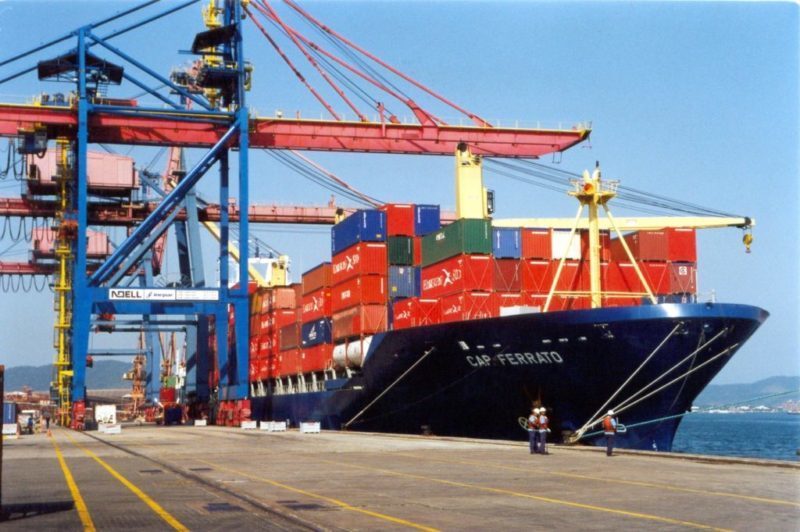A eliminação de empregos no Porto de Santos