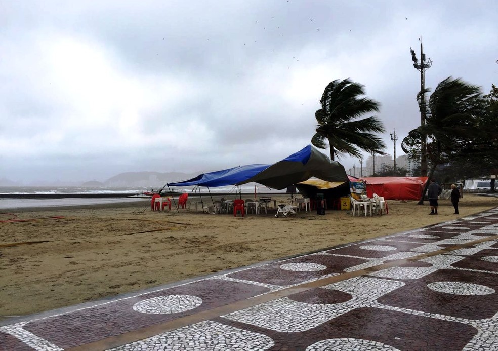 Marinha alerta para chegada de frente fria e ventos de 75 km/h no litoral de SP