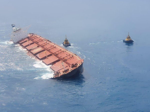 Marinha diz que 124 mil toneladas de minério de ferro foram retiradas de navio encalhado na costa do Maranhão