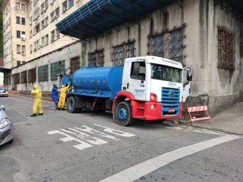 Limpeza contra o coronavírus ultrapassa 1,3 mil km de vias de Santos